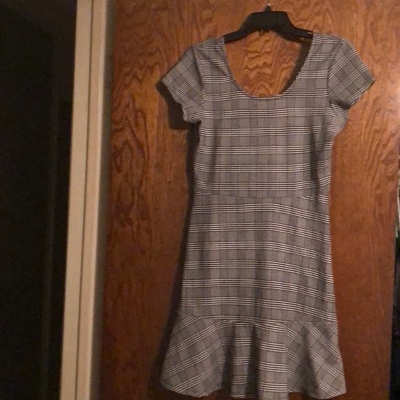 Planet Gold Dresses & Skirts - Back and white Plaid dress